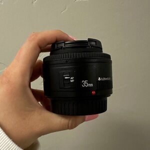 YONGNUO YN35mm F2 Lens 1:2 AF/MF